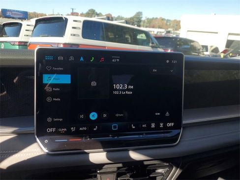 New 2025 Volkswagen Tiguan SE image 19