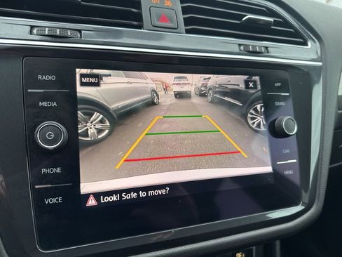 Used 2020 Volkswagen Tiguan SE image 18
