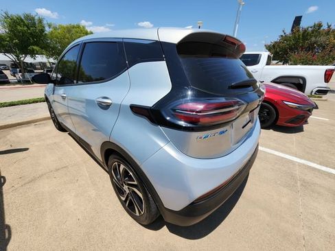 Used 2023 Chevrolet Bolt LT w/ Infotainment Package FWD image 6