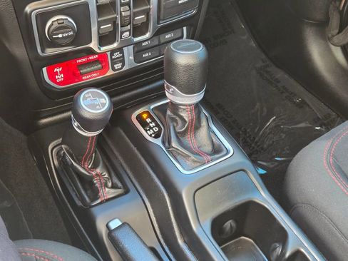 Used 2022 Jeep Gladiator Rubicon w/ Cold Weather Group image 23