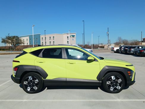 Used 2024 Hyundai Kona SEL image 2