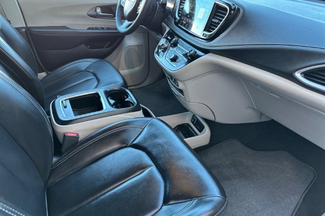 Used 2024 Chrysler Pacifica Limited FWD image 18