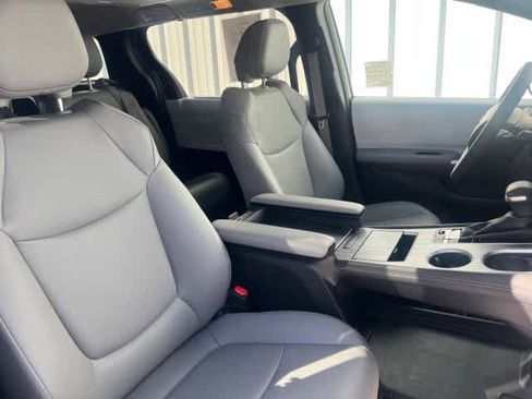 Used 2025 Toyota Sienna XLE w/ XLE Plus Package image 23