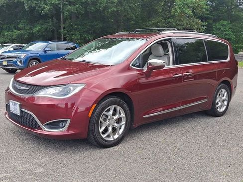 Used 2017 Chrysler Pacifica Limited image 5