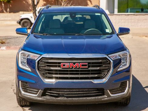 Used 2022 GMC Terrain SLE w/ Driver Convenience Package AWD/4WD image 3