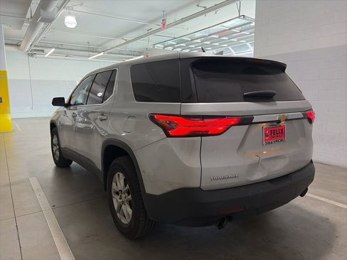 Used 2022 Chevrolet Traverse LS image 2