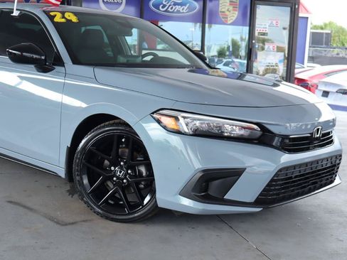 Used 2024 Honda Civic Sport image 2