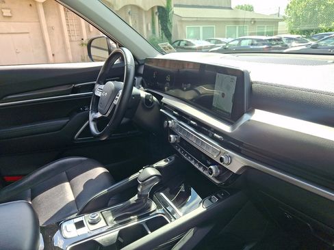 Used 2023 Kia Telluride S AWD/4WD image 14