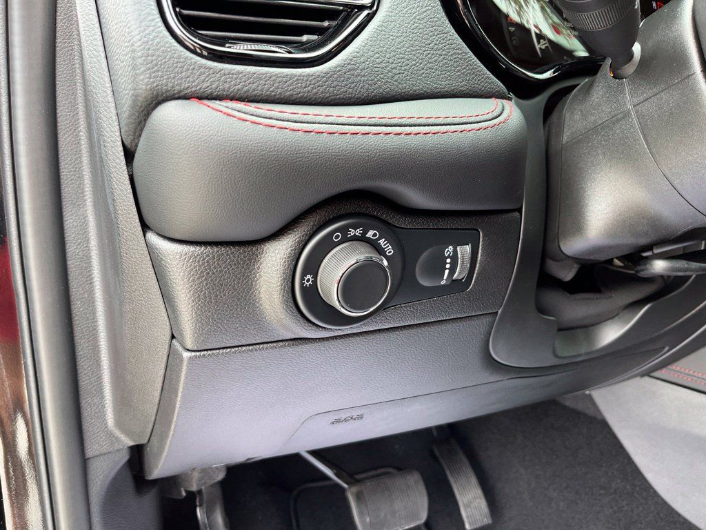 Used 2027 Dodge Durango GT w/ Blacktop Package AWD/4WD image 7