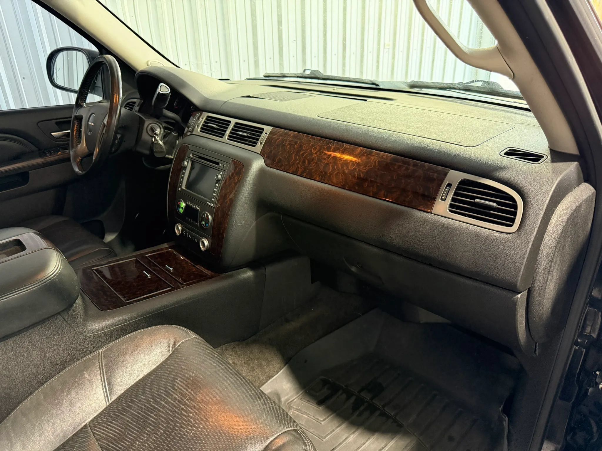 Used 2011 GMC Yukon Denali RWD image 38