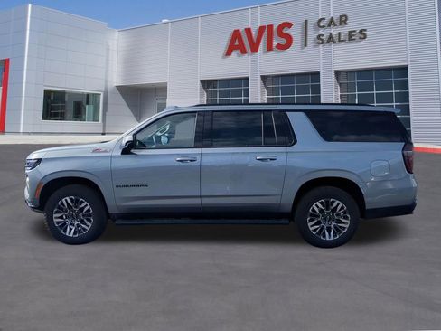 Used 2025 Chevrolet Suburban Z71 image 10