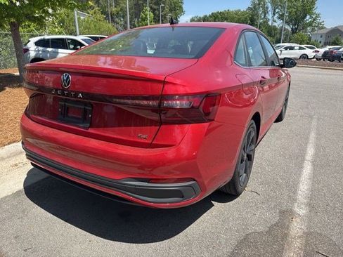 Used 2025 Volkswagen Jetta SE w/ Sunroof Package image 10