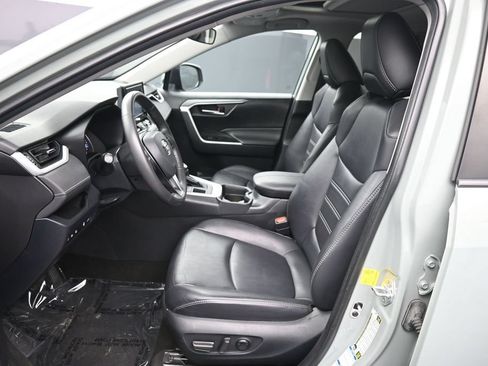 Certified 2020 Toyota RAV4 XLE Premium AWD/4WD image 19