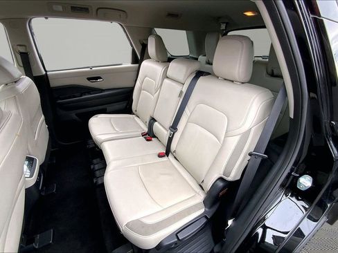 Used 2023 Nissan Pathfinder SL image 16