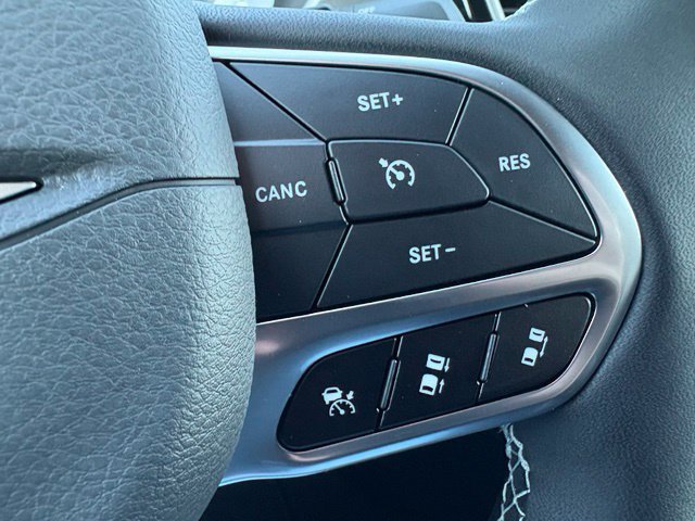 New 2027 Chrysler Pacifica Select AWD/4WD image 25