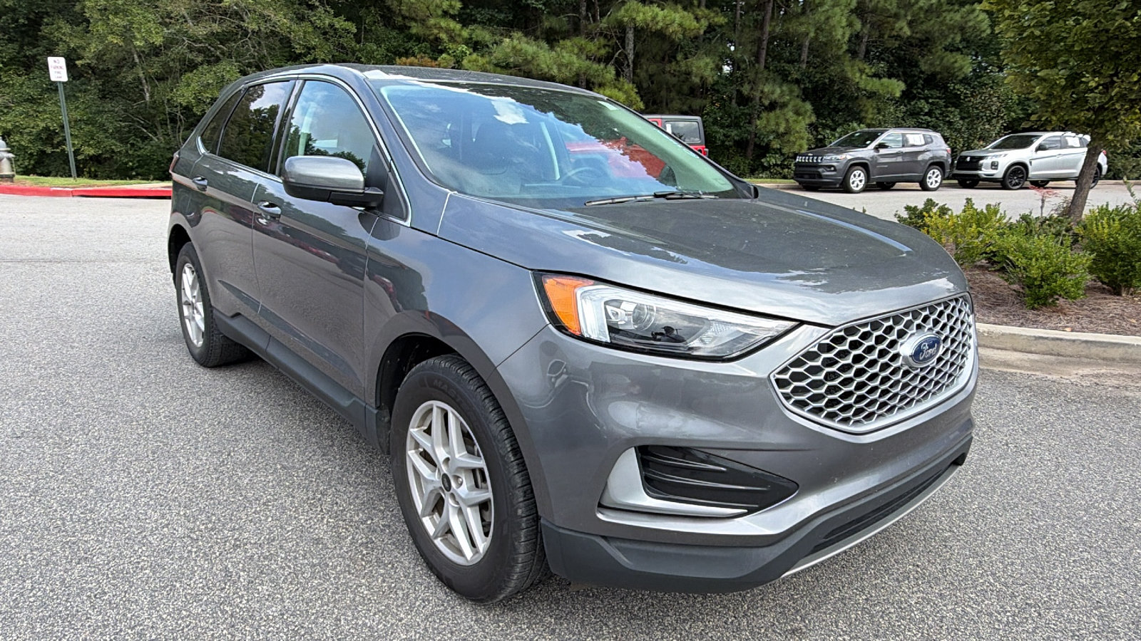 Used 2024 Ford Edge SEL AWD/4WD image 5