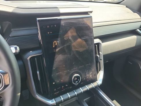 Used 2025 GMC Acadia Elevation FWD image 24