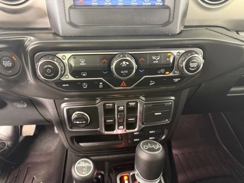 Used 2018 Jeep Wrangler Unlimited Sport S AWD/4WD image 14