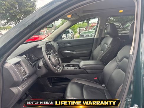 Used 2023 Nissan Pathfinder SL w/ SL Premium Package AWD/4WD image 11