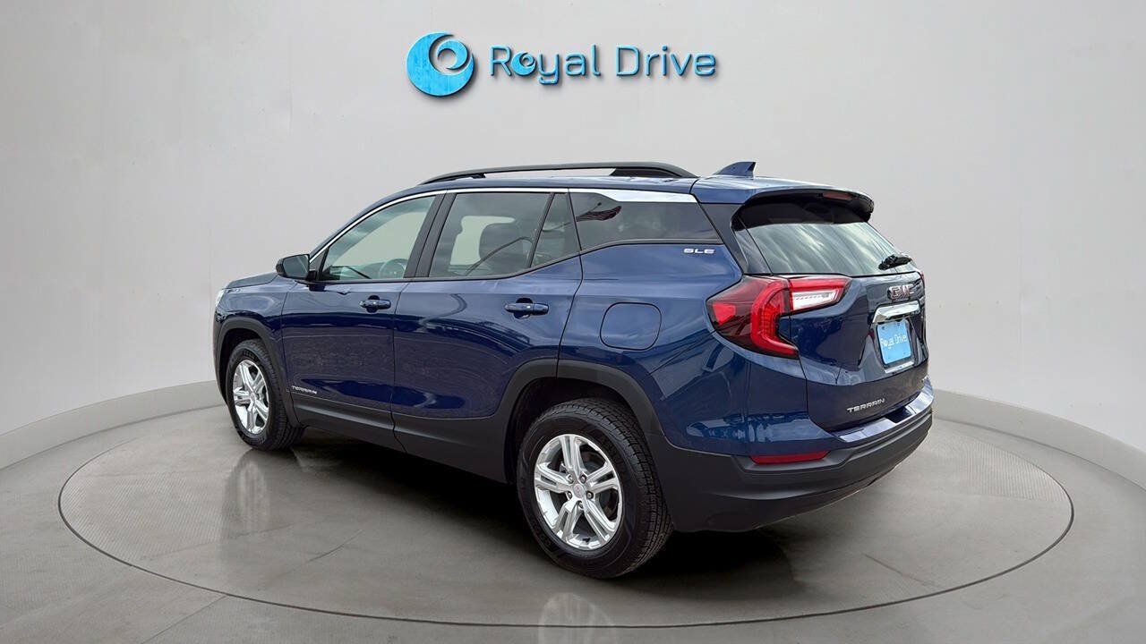 Used 2022 GMC Terrain SLE w/ Driver Convenience Package AWD/4WD image 4