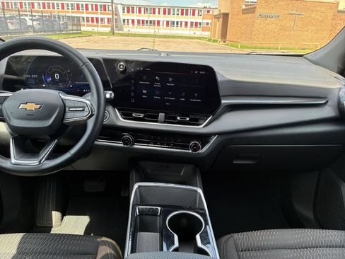Used 2025 Chevrolet Equinox LT FWD image 14