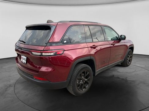 Used 2024 Jeep Grand Cherokee Altitude AWD/4WD image 10
