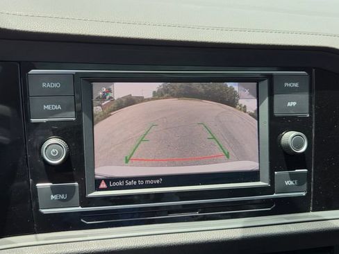 Used 2023 Volkswagen Jetta SE w/ Panoramic Sunroof Package FWD image 23