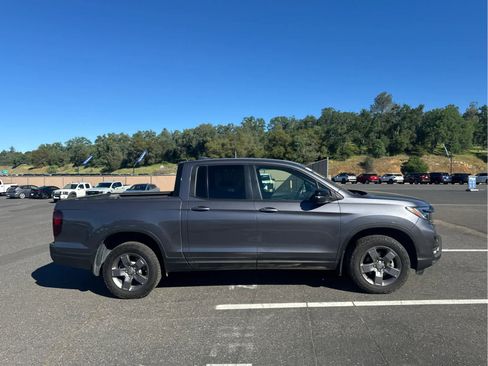 Used 2025 Honda Ridgeline TrailSport image 4