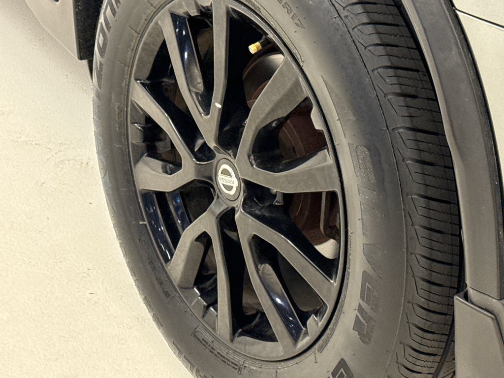 Used 2017 Nissan Rogue SV w/ Midnight Edition FWD image 12