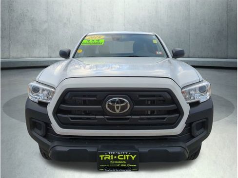 Used 2019 Toyota Tacoma SR image 9