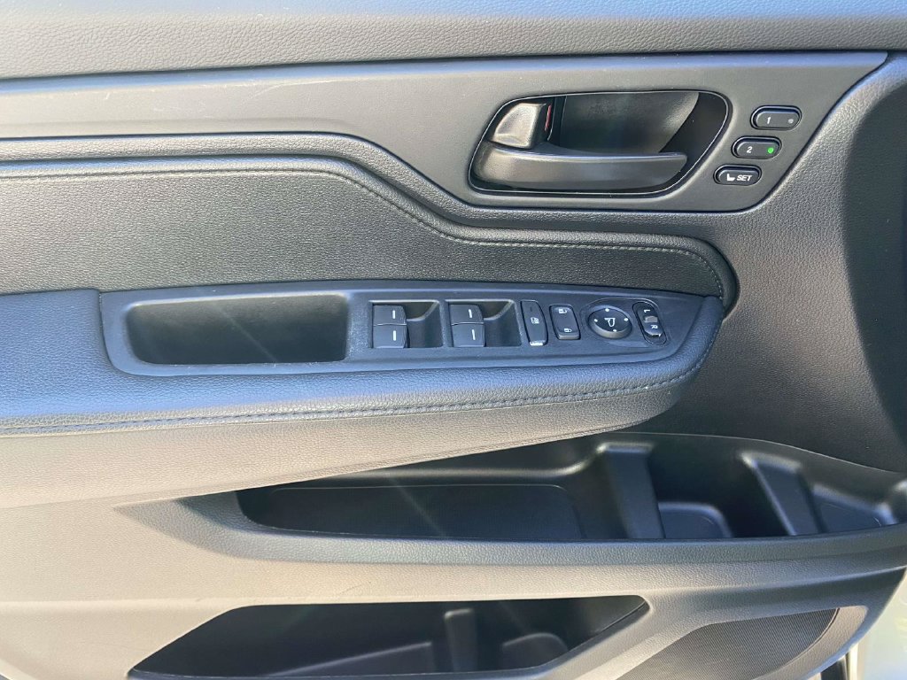 Used 2025 Honda Odyssey EX-L image 16