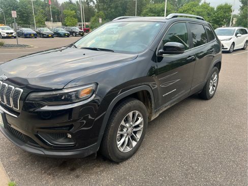 Used 2019 Jeep Cherokee Latitude Plus w/ Cold Weather Group image 3
