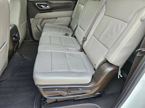 Used 2024 Chevrolet Suburban LT image 17