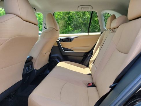 Used 2022 Toyota RAV4 LE FWD image 15