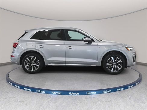 Used 2023 Audi Q5 2.0T Premium w/ Convenience Package image 5