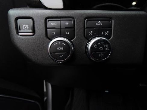 Used 2024 GMC Sierra 1500 Elevation image 17