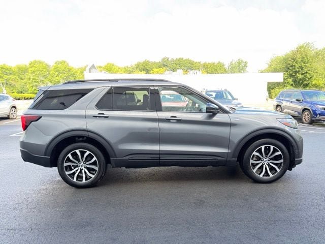 Used 2025 Ford Explorer ST-Line AWD/4WD image 5