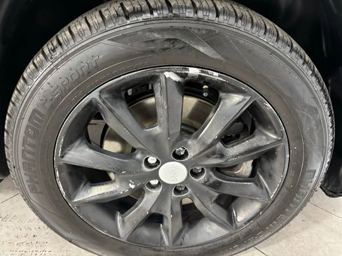 Used 2018 Jeep Cherokee Limited image 9