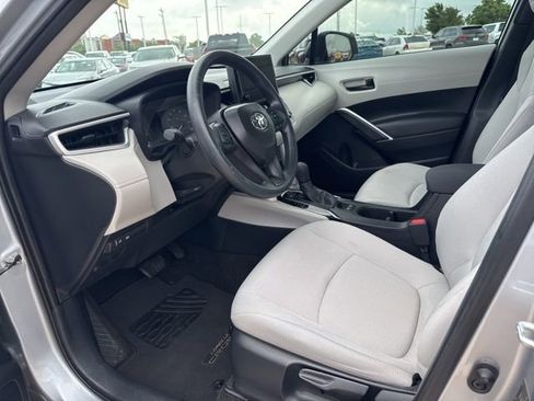 Used 2025 Toyota Corolla Cross L FWD image 16