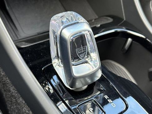 Certified 2025 Volvo XC40 B5 Plus AWD/4WD image 24