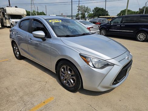 Used 2019 Toyota Yaris LE FWD image 4