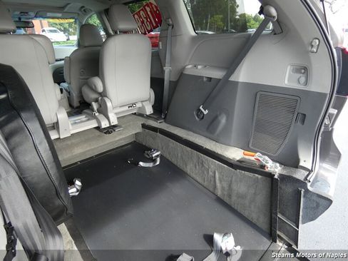 Used 2017 Toyota Sienna XLE FWD image 16