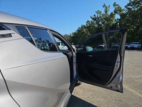 Used 2018 Toyota C-HR XLE FWD image 19