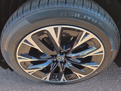 Used 2024 MAZDA CX-90 Plug-In Hybrid w/ Premium Pkg image 12