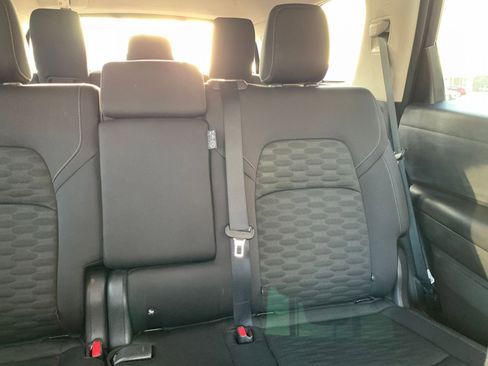 Used 2025 Nissan Pathfinder SV image 39