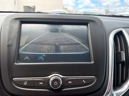 Used 2018 Chevrolet Equinox LT FWD image 17