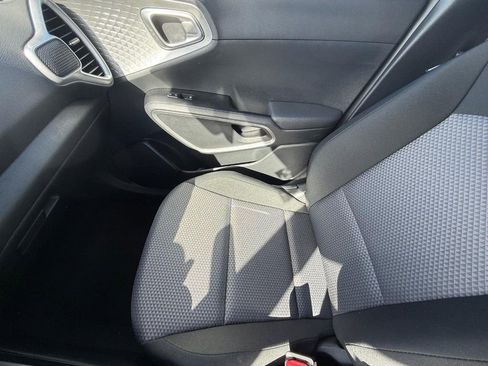 Used 2025 Kia Soul LX image 21