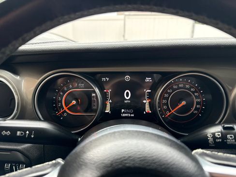 Used 2018 Jeep Wrangler Unlimited Sahara w/ Uconnect 4C Nav & Sound Group AWD/4WD image 48
