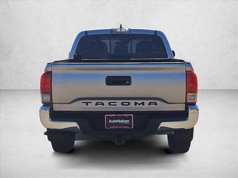 Used 2018 Toyota Tacoma TRD Off-Road AWD/4WD image 7