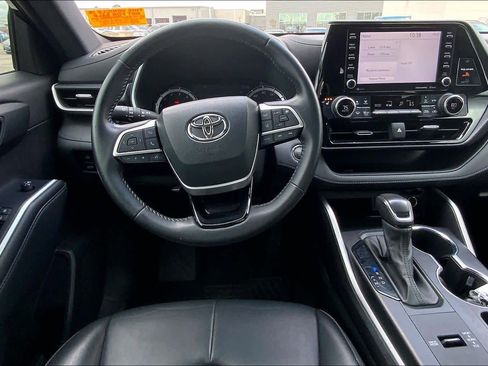 Used 2022 Toyota Highlander XSE image 6